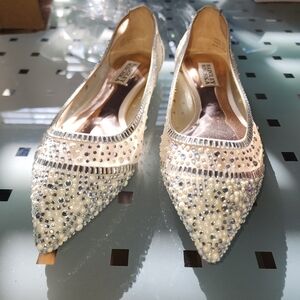 NWOT NEVER WORN, GORGEOUS!  Badgley Mischka Silver and Cream Embellished Heels